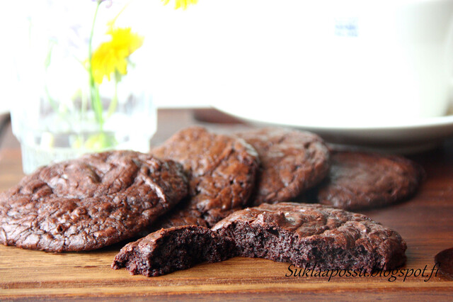 Brownieskeksit suolahippusella