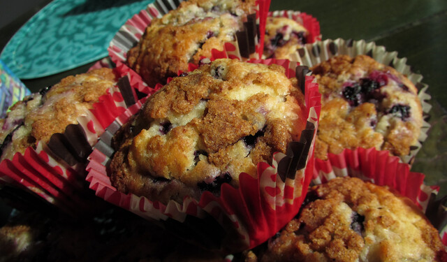 Mustikkamuffinssit kanelicrumblella ♥ Maailman paras muffinssiohje on löytynyt!