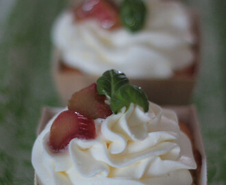 Raparperi-Basilika cupcaket/ Rhubarb Basil cupcakes