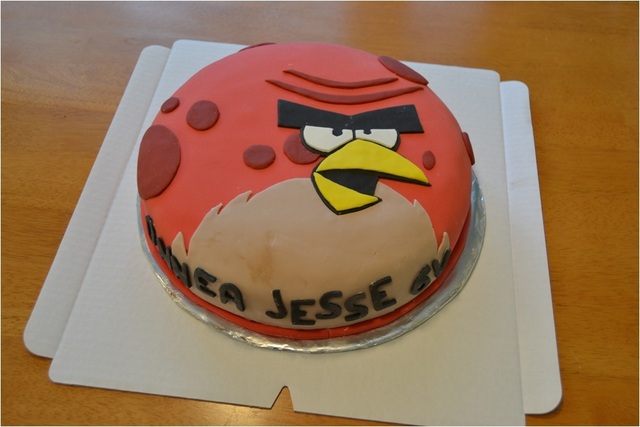 Angry Birds syntymäpäiväkakku
