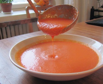 Vuohenjuusto-tomaattikeitto