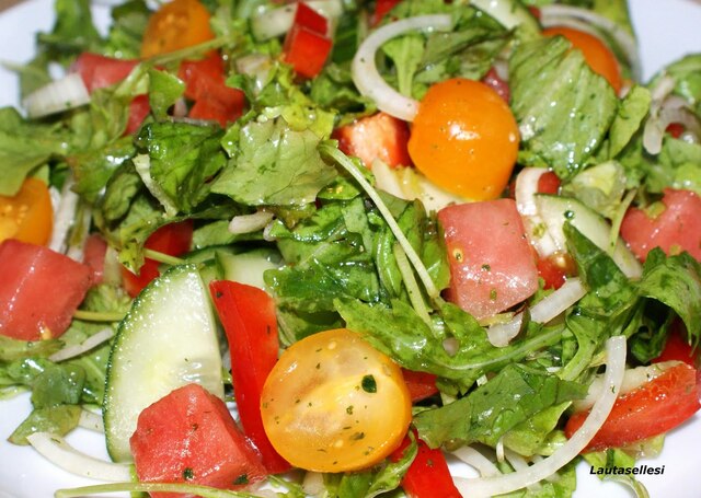 Mehukas salaatti (vege)