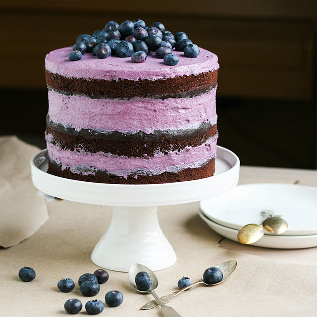 Suklaakakku mustikka–mantelimoussella | Chocolate cake with blueberry and almond mousse