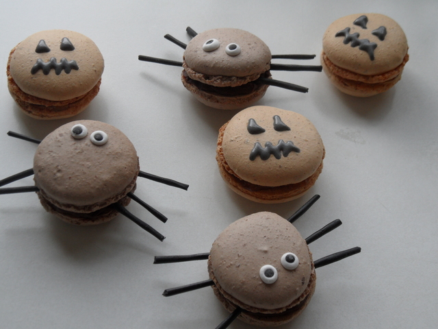 Halloween macaron-leivokset