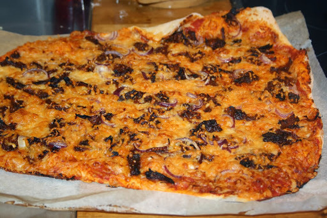 Pulled pork pizza - nyhtöpossu pitsaa ja täydellinen pizzapohja