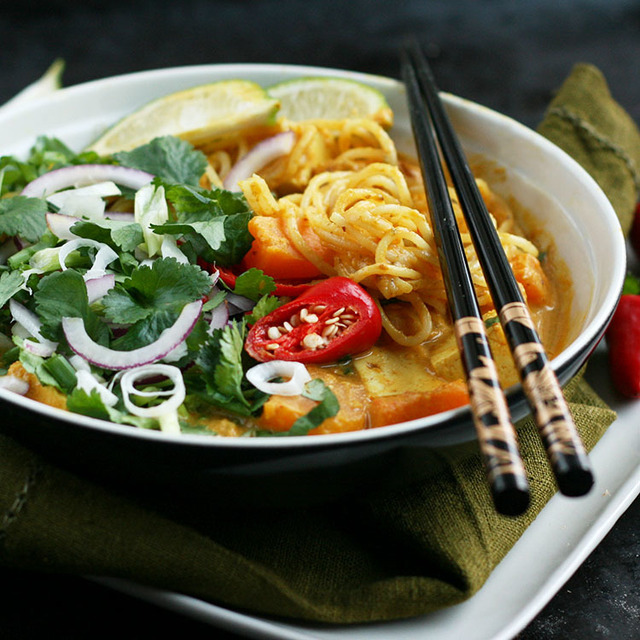 Malesialainen kurpitsa-laksa | Malaysian Laksa with butternut squash