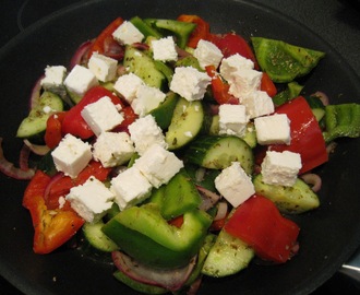 Lämmin kreikkalainen salaatti