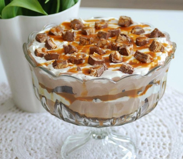 Snickers-brownie-trifle