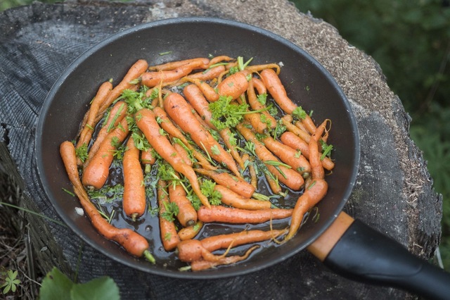 Pannulla paistetut porkkanat