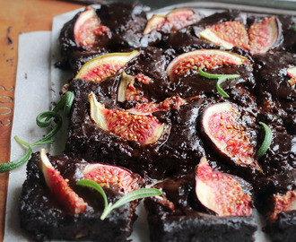 Viikuna–rosmariini-browniet | Fig and roseamry brownies