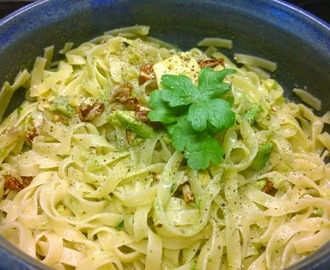 Avocado-valkosipulipasta