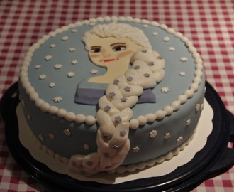 Frozenin Elsa kakku