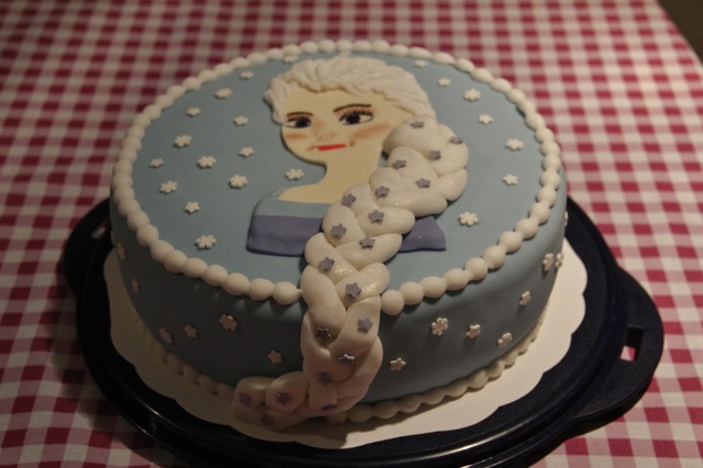 Frozenin Elsa kakku