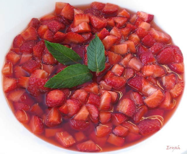 Mansikkaherkku (Strawberry treat)