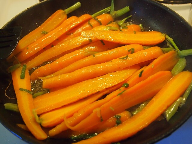 Jotain hyvää porkkanoista... salviaporkkanat ja porkkanariisi