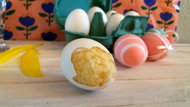 Pääsiäisen yllättävin leivonnainen: muffinssi, joka on leivottu oikean kananmunan sisään!