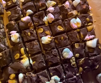 Rocky road -fudge + kinuskikakku äidin synttäreille