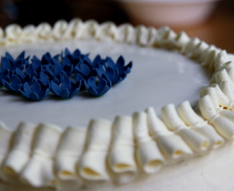 Kakku sinivuokoille