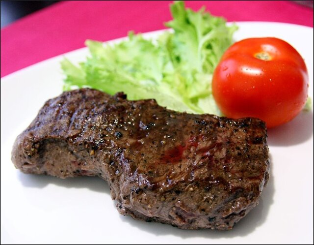 Pippuripihvi naudan ulkofileestä (pepper steak)
