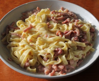 kinkku-pekoni pasta