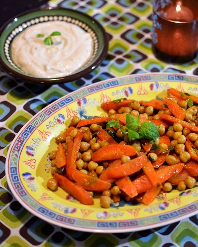Marokkolainen porkkana-kikhernesalaatti