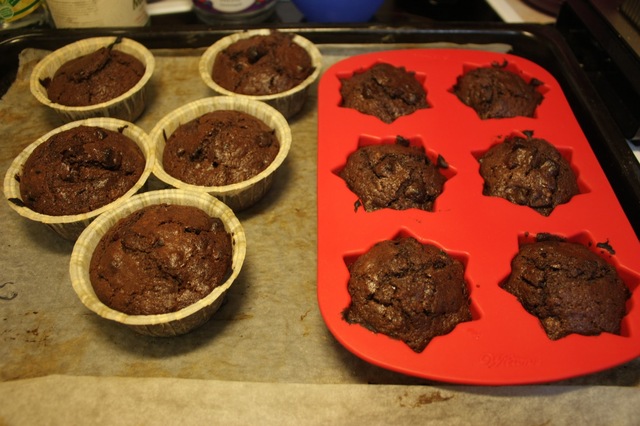 Karpalo-suklaa muffinssit