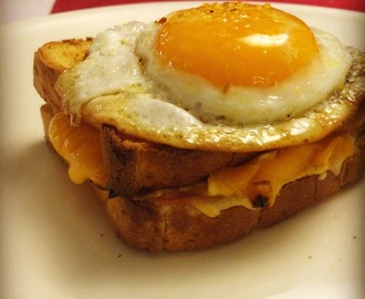 Croque Madame - kinkkujuustoleipä kananmunalla