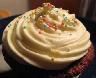 Punaiset muffinit - Devil's food cupcakes