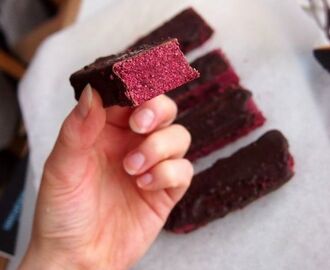 Red velvet protein bars