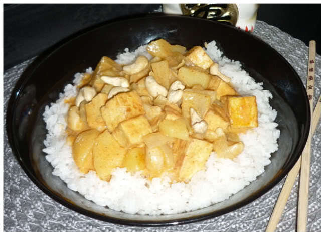 Tofua kookosmaitocurryssa