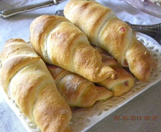 Marenkirulla ja croissantit äitienpäivän aamiaiseksi