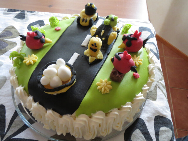 Kilpa-ajo, Angry Birds-kakku