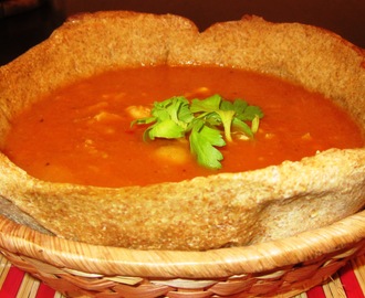Feisty Tomato Chicken Soup / Ärhäkkä Tomaatti- Kana Keitto