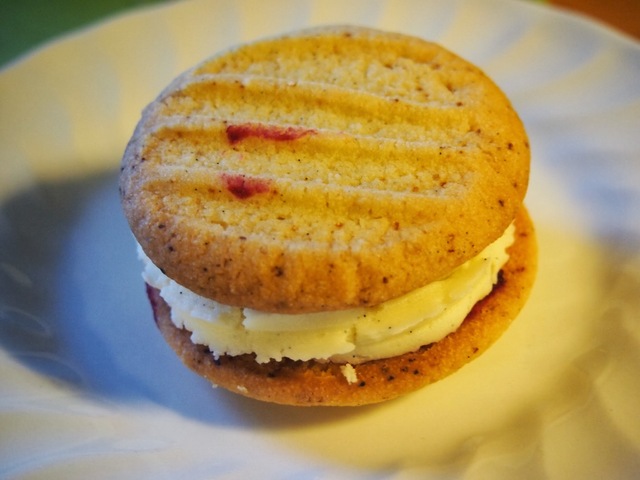 Melting Moments Cookies with vanilla buttercream and raspberry (Julia Taylor)