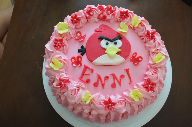 Punainen Angry Bird-kakku