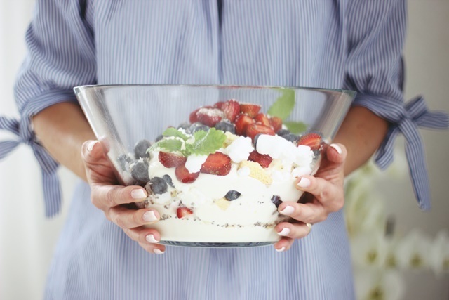 Eton mess vs. trifle eli simppeli ja näyttävä jälkiruoka kesäpöytään.