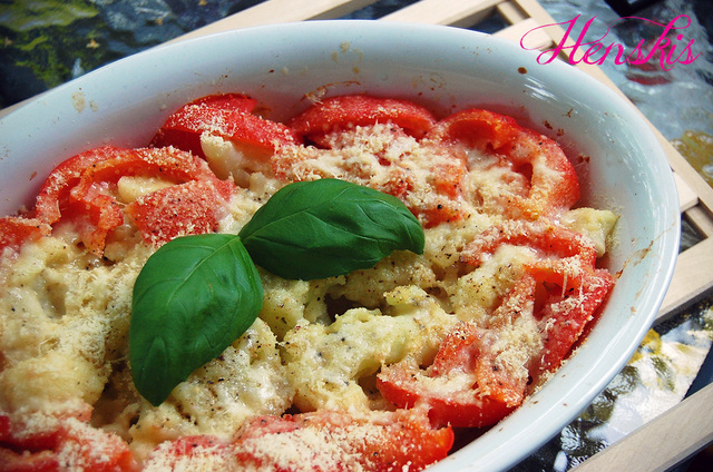 Juuston ja tomaatin kanssa gratinoitu kukkakaali + video!