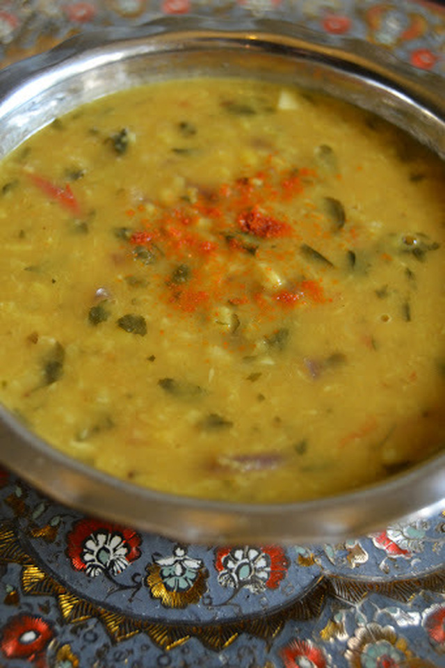 Sarviapilalla maustetut linssit - Methi daal