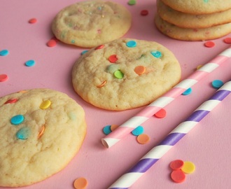 Funfetti Cookies - Värikkäät keksit