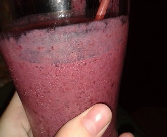 Mansikka- mustikka smoothie