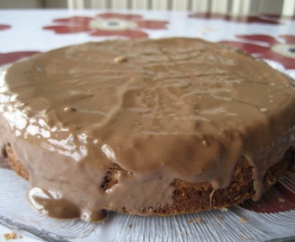Gluteeniton pehmeä suklaakakku