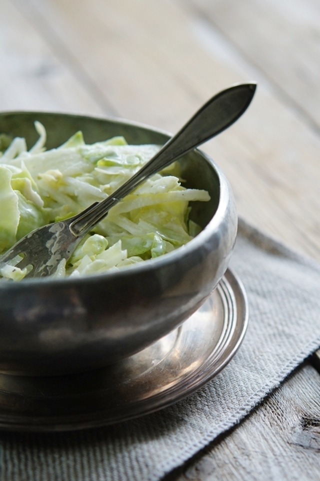 Juhannuspöytään; alkukesän cole slaw / Early summer cole slaw