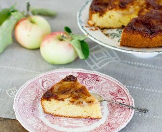 Sokeria ja omenoita lainaamassa – omenakeikauskakku