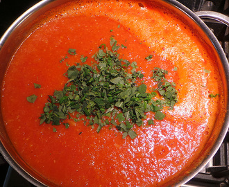 Linssi-tomaattikeitto - ruokaisa kasviskeitto
