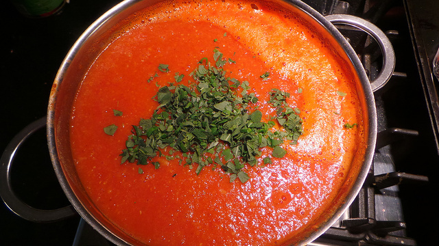 Linssi-tomaattikeitto - ruokaisa kasviskeitto