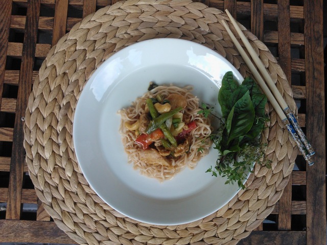 Chow mein (炒麵): paistetut nuudelit