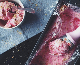 Raspberry cheesecake icecream