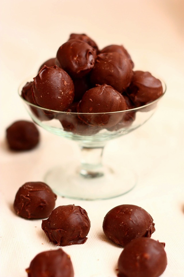 Mint-Mocca balls with Cookie Dough filling / Minttu-mokkapallot Cookie Dough -tyyppisellä täytteellä