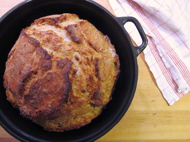 Hapanjuuresta valmistettu pataleipä – Sourdough Pot Bread