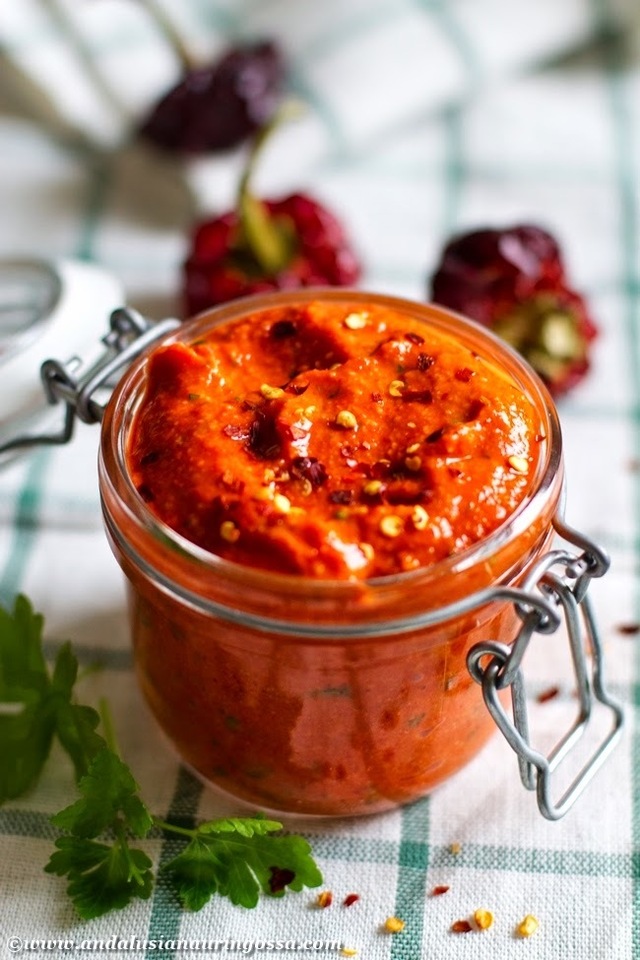 Juhannuskalenterin 12. luukku: Salsa Romesco  - romesco-kastike